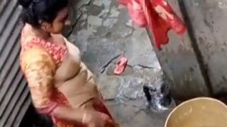 Rekaman Tersembunyi Bibi Bangladeshi Mandi Telanjang