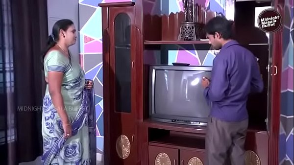 Gairah Tersembunyi: Kisah Mesra Bibi Desi Dan Tukang Kabel