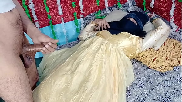Gadis Desi Berbusana Kuning Dikentot Ngentot Keras Sama Kontol Gede India Di Video Porno India