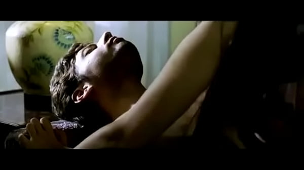 Adegan Panas Dan Menggoda Dalam Film Bollywood
