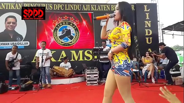 Sintya Riske Goyang Liar Di Atas Panggung, Bikin Mata Terbelalak!