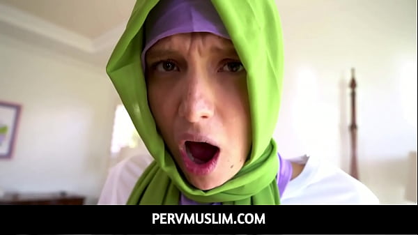 Izzy Lush Si Hijab Nakal Yang Berani Melanggar Aturan