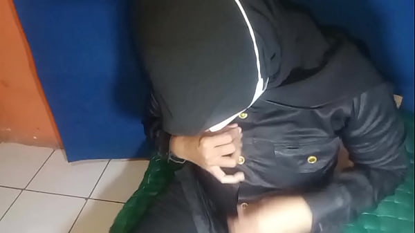 Satpam Cewek Sange Colmek Sampai Muncrat Deras