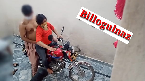 Goyangan Hot Di Atas Motor, Dientot Teman Sampai Meraung-raung