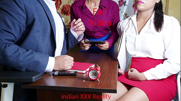 Pemimpin India Ganas Di Kantor, Main Seru Dengan Karyawan Lokal
