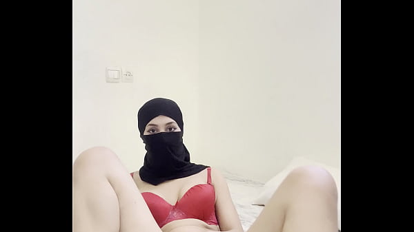 Gadis Arab Berhijab Merangsang Diri, Mainkan Memek, Gosok Klitoris, Fantasi Erotik Muslimah Sendirian
