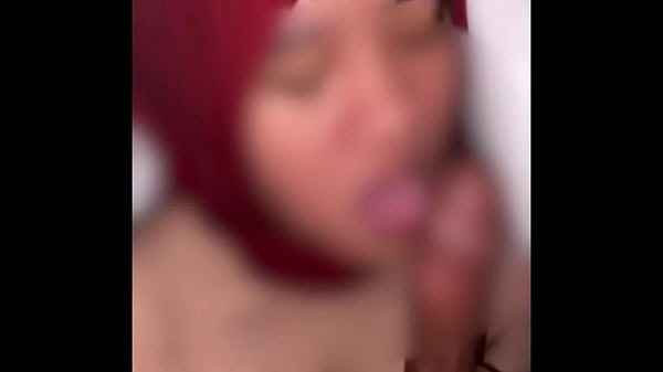 Video Panas Indonesia: Adegan Intim Dengan Memek Sempit, Kontol Besar, Dan Jilbab Merah Menggoda