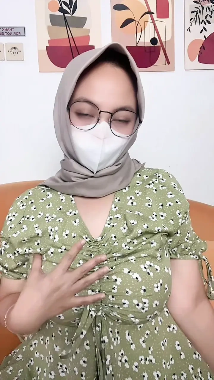 Young Young Mama Shows Off Her Perfect Body