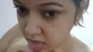 Gadis India Dengan Tubuh Selembut Mentega, Telanjang Bulat Memamerkan Keindahan