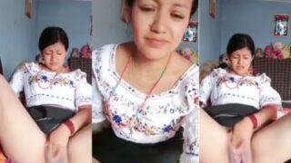 Gadis Seksi Asal Goa Merangsang Memek Basahnya