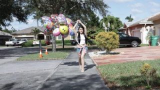 Mini Mungil – Jessica Jewels Dalam 99 Balon Kepala