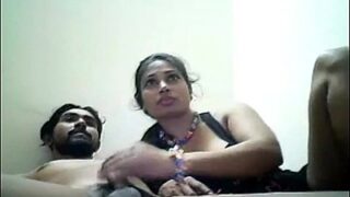 Pasangan Tamil Muda Bercinta Panas Di Depan Kamera Live