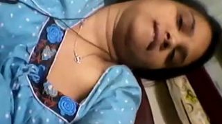 Skandal Telanjang Pegawai Bank Desi – 3 Foto Mesum Menggoda
