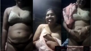 Wanita Berpayudara Besar Malu-malu Telanjang Bugil Di Panggilan Video Panas