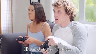 Kakak Tiri Gila Asmara, Main Game Berujung Ngesex Ganas!
