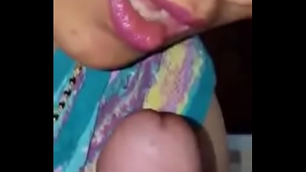 Suami Malam Ini Mengocok Kontolnya Sambil Mendengar Audio Hindi, Blowjob Gaya Desi Yang Panas