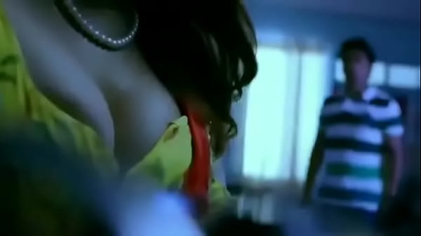 Desi Bhabhi Yang Menggoda Dengan Gairah Membara
