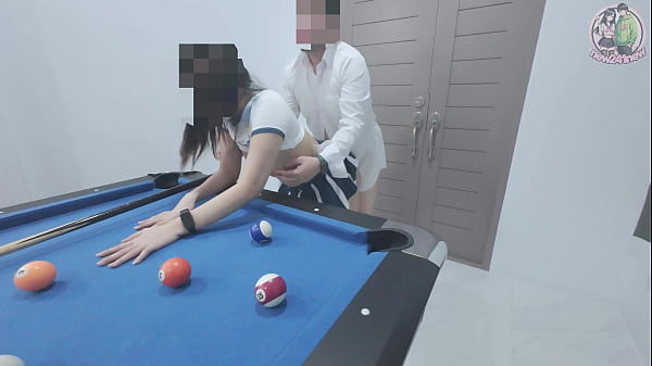 Gadis Thailand Naik Ke Meja Biliar… Lalu Dihardfuck Sampai Menggila! Suara Ranjangnya Bikin Greget!