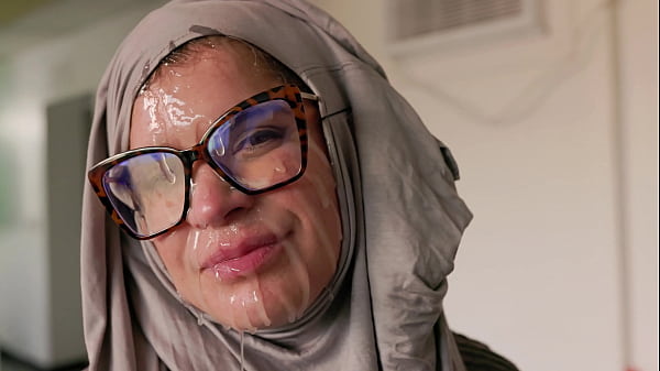 Wanita Berhijab Cosplay – Ibu-ibu Amerika Ditiduri Wajahnya