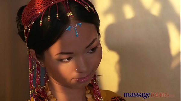 Ruang Pijat Thai, Cewek Tukang Pijatnya Panas Dan Siap Nampung Batang Keras Di Lubangnya Yang Ditindik