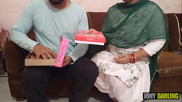 Maami Ki Geeli Choot Mein Patakhe Fodkar Diwali Ka Mazaa Liya