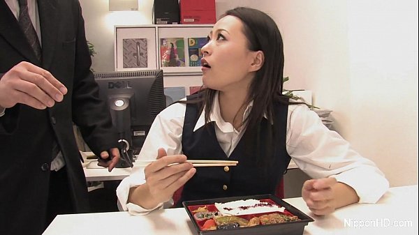 Ranjang Kantor Jepang: Isap Kontol Di Meja Kerja