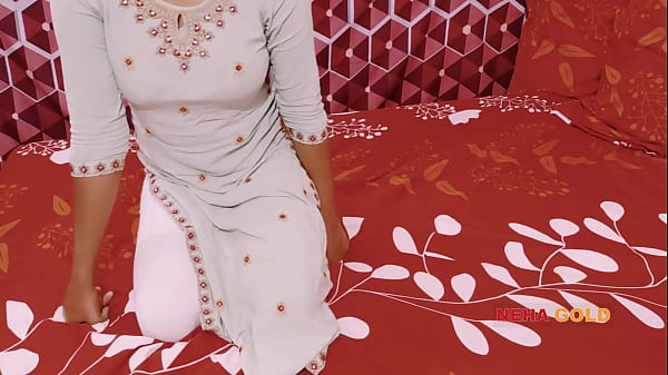 चाची की नादान बेटी को धमाकेदार चोदा