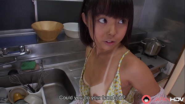 Istri Rumah Tangga Jepang Tomoyo Isumi Berjemur Hingga Gelap Lalu Memberikan Layanan Mulut Tanpa Sensor.