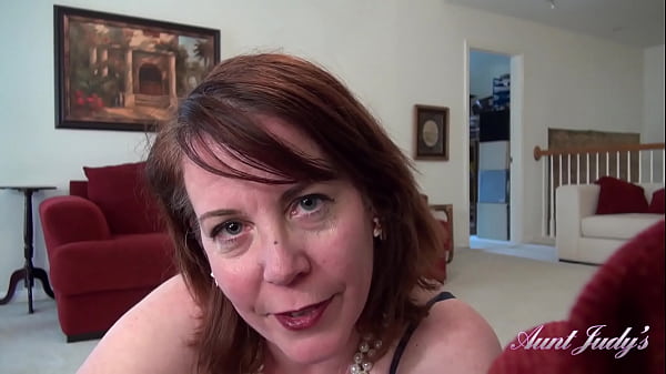 Tante Judy – Bibi Tiri Berambut Merah Texas Umur 53 Tahun, Brie Mengocok Dan Menghisap Kontolmu