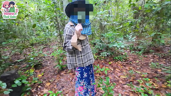 สาวไทยวัยใสเก็บเห็ดป่า โดนควยใหญ่รุมเย็ดหีแตกในป่าลึก