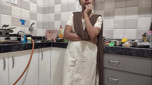 भड़कीली देसी कॉलेजर लड़की घर आते ही अपने सौतेले भाई के साथ जंगली मज़े लेने लगी
