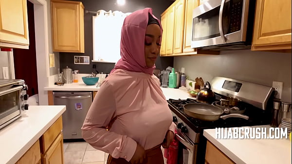 Heboh! Janda Hitam Mulus Berhijab Nunggangin Kayak Bintang Bokep- Lily Starfire