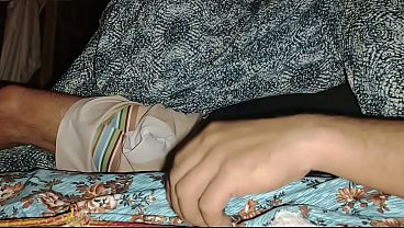 Malam Ini, Ibu Tiri Kasih Kenikmatan Gila, Aku Masukin Dua Jari Ke Memeknya Sampe Air Mancrat Deras.