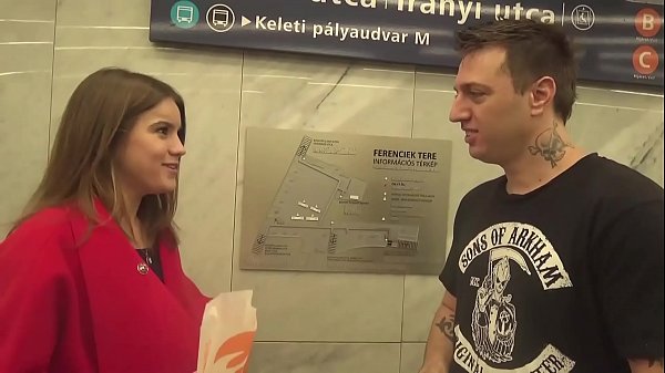 Cewek Muda Rusia Dikocok Sampai Keluar Di Memek Suburnya Sama Bule Amerika Yang Baru Dikenal!