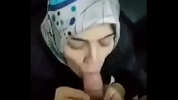 Ciuman Intim Di Balik Jilbab