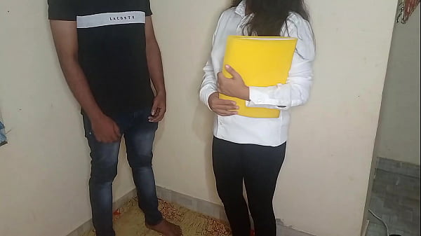 सैलरी बढ़ाने के लिए सेक्रेटरी ने बॉस के साथ ऑफिस के बाथरूम में गंदी मजा लिया!