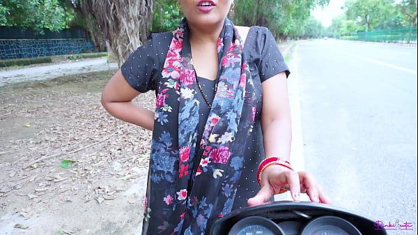 Bokep India: Bhabhi Mesum Ngentot Dengan Klien Di Pinggir Jalan, Diharddog Dari Belakang Pakai Bahasa Hindi.
