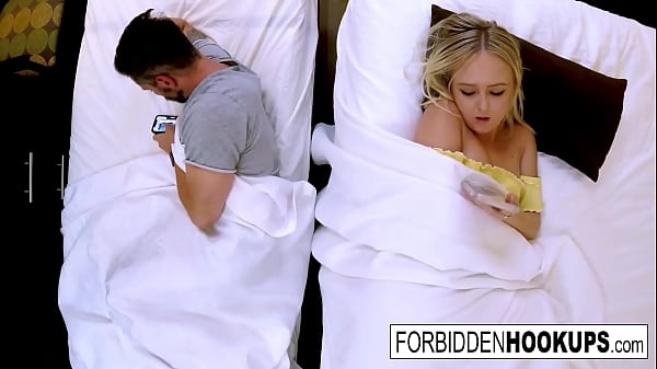 Gadis Seksi Menggoda Dan Berhubungan Terlarang Dengan Kakak Tiri!