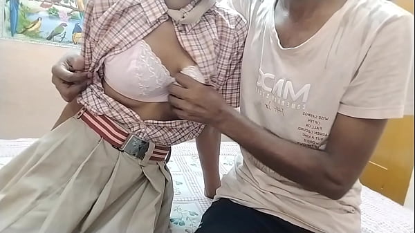 Gadis Sekolah India Desi Yang Imut Dan Menggoda Dalam Adegan Panas