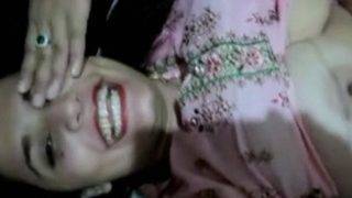 Tonton Video Pamer Bugil Ala Aunty Karachi Yang Bikin Panas