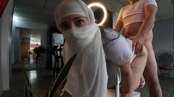 Hijab Ngewe Keras, Kontol Mancing Di Pantat Sampai Muncrat Air Mani