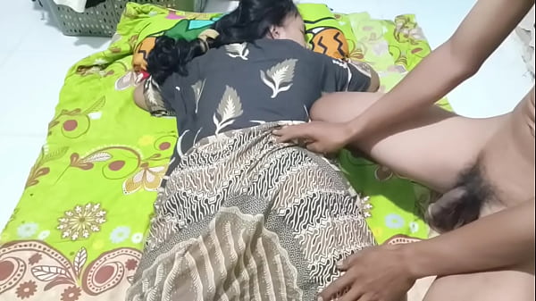 Ngentot Bu Ratna, Istri Sange Yang Lagi Haus Kontol.