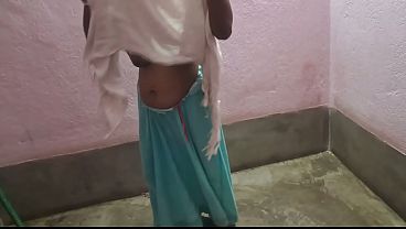 Desi Cewek Super Seksi Jilat Kontol Panjang Sampe Basah Kuyup