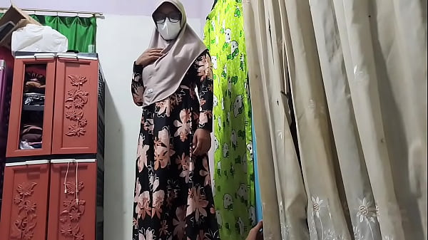 Bu Guru Grebek Murid Lagi Colmek, Langsung Diajak Ngentot Di Kelas.