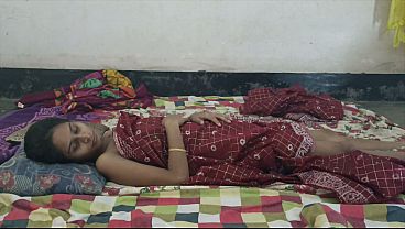 Desi Bhabhi Ko Padosi Ne Zor Se Choda, Gili Chut Mein Loda