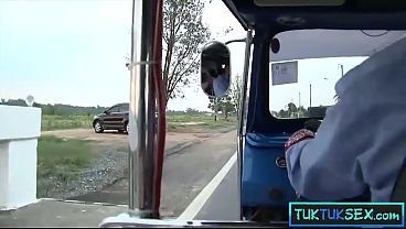 Ibu-ibu Thailand Amatir Digerebek Di Jalan Terus Dibawa Muter-muter Buat Main-main.