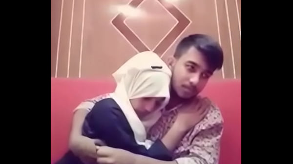 Desi Cewek Cowok Ngecup Panas Di Hotel, Bibir Nempel Basah, Badan Meremang.
