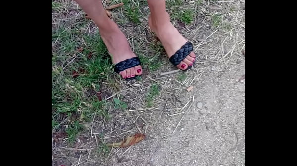 Arabani Pelacur Montok Dengan Jari Kaki Seksi Dan Heels Yang Bikin Ngaceng