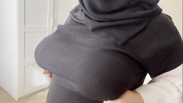 Teman Istri Arab Pamer Tetek Gede