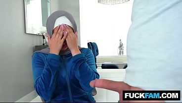 Hijabi Tetangga Kaget Dapat Kontol Kejutan Dari Sophia Leone Dan Nicky Rebel
